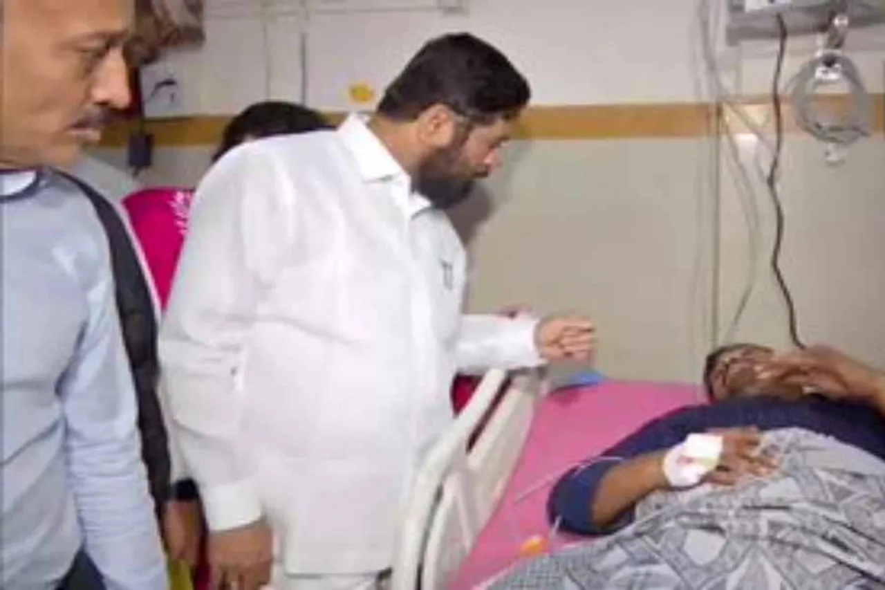 নাসিক দুর্ঘটনায় আহতদের সঙ্গে দেখা করলেন একনাথ শিন্ডে