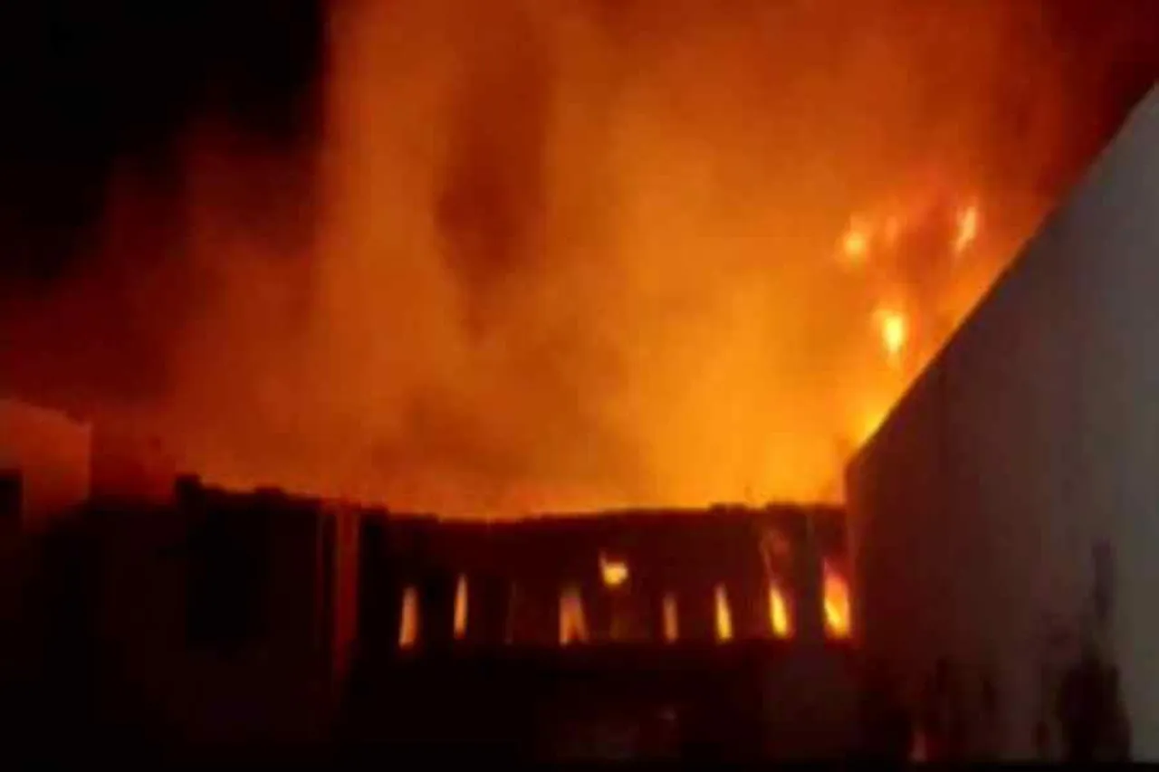 চেন্নাইয়ের তেল কোম্পানির গুদামে আগুন