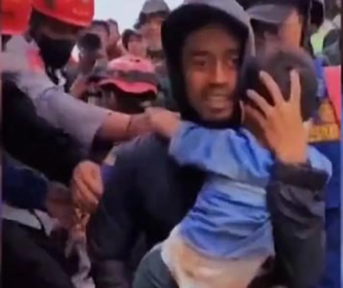 ইন্দোনেশিয়ায় ভূমিকম্পের দুই দিন পর ধ্বংসস্তূপ থেকে জীবিত শিশু উদ্ধার