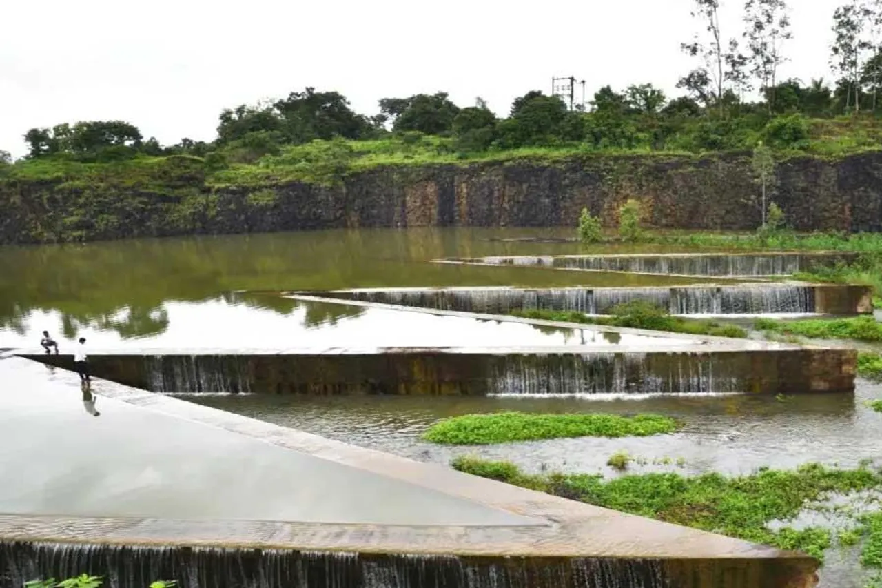 ছবি তুলতে দিয়ে জলপ্রপাতে ডুবে মৃত্যু ৪ জনের