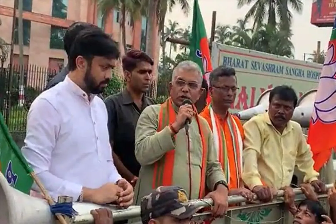 মার পড়লে পালানোর জায়গা পাবে না, তৃণমূলকে আক্রমণ দিলীপের