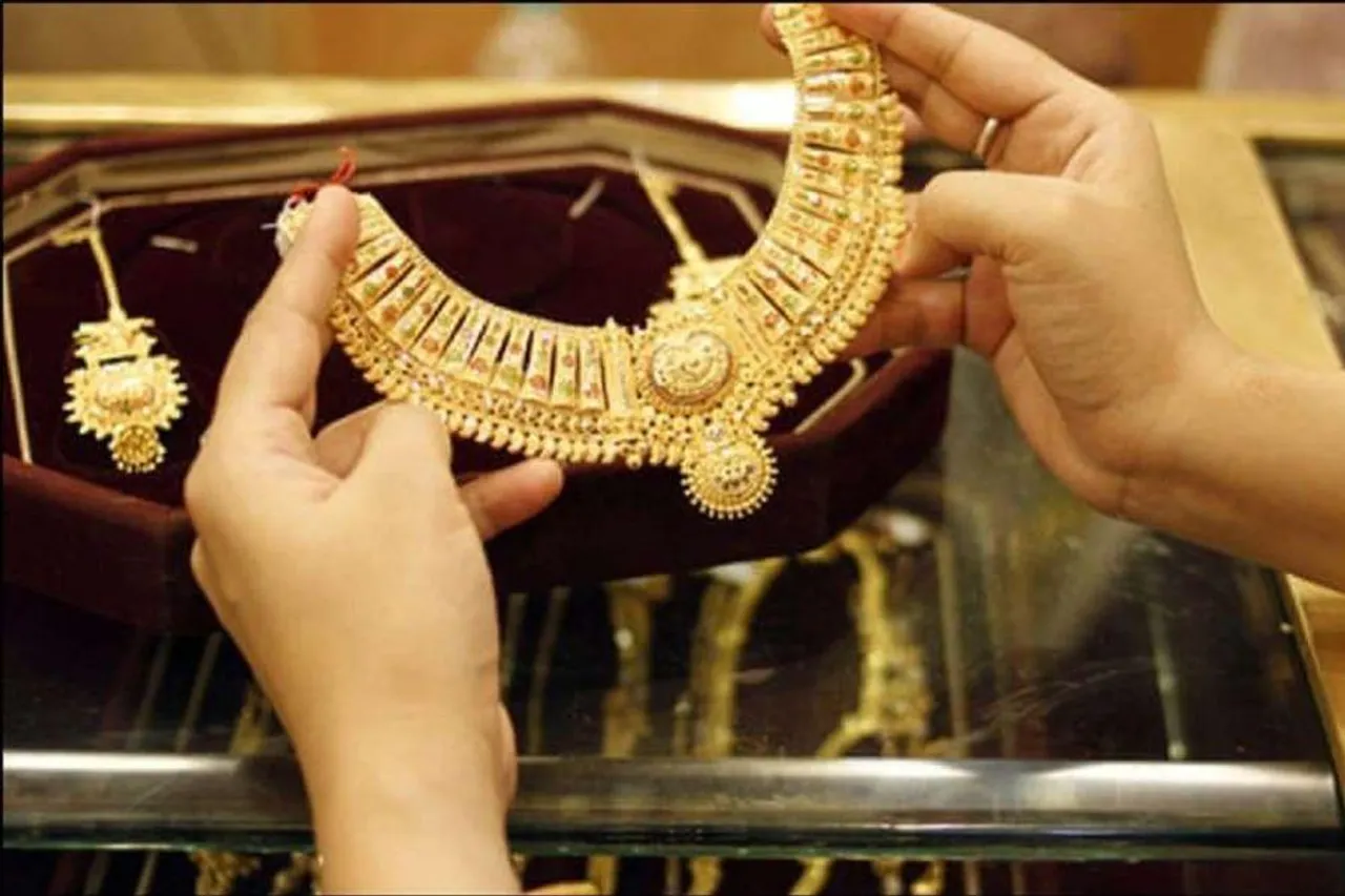 বিগ শক! সব রেকর্ড ভেঙে দিলো সোনার দাম