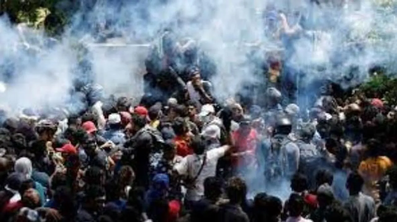 শ্রীলঙ্কায় পুলিশ-বিক্ষোভকারীদের সংঘর্ষ, হতাহত ৮৫