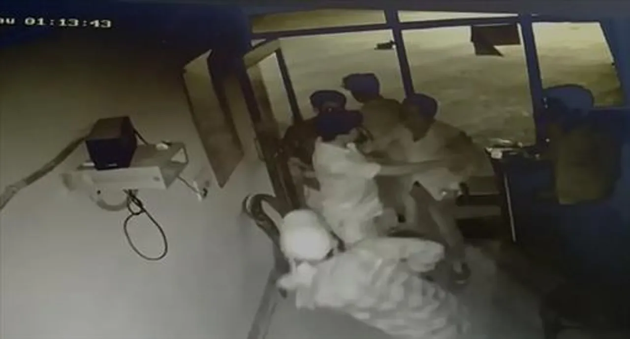 অন্ডালের পেট্রোল পাম্পে দুঃসাহসিক ডাকাতি, ধরা পড়ল ক্যামেরায়