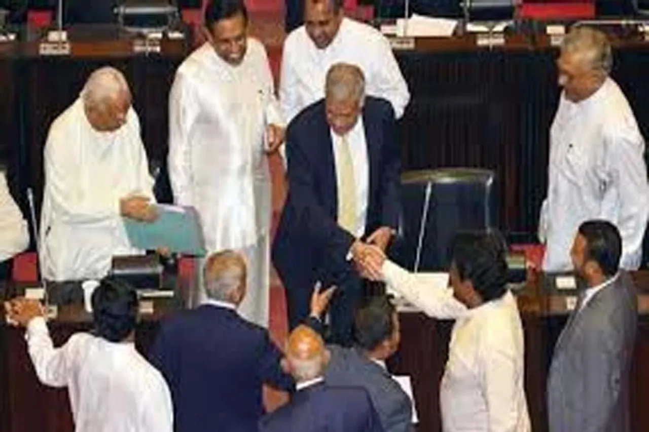 জরুরী ত্রাণ কর্মসূচি বাস্তবায়নের সিদ্ধান্ত নিলেন রনিল বিক্রমাসিংহে