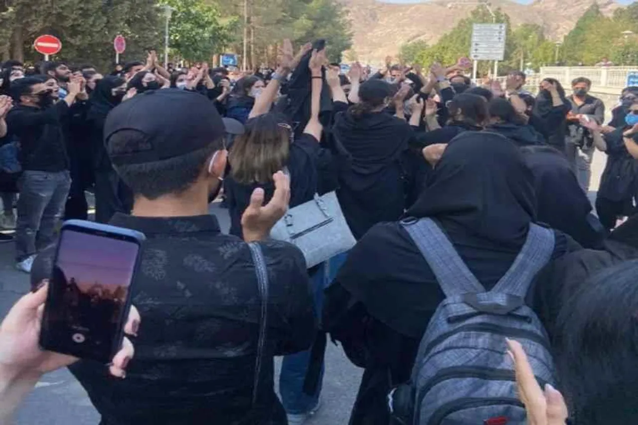 ফের সরকারের বিরুদ্ধে রাস্তায় নামল বিশ্ববিদ্যালয়ের শিক্ষার্থীরা