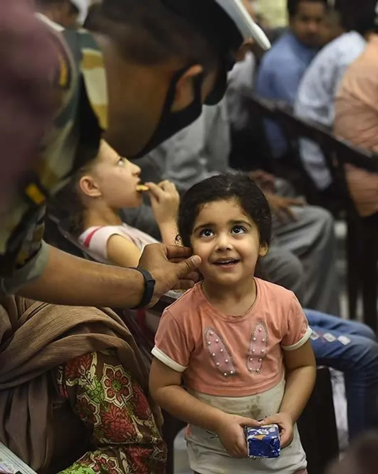 'ধন্যবাদ বন্ধু', ধ্বংসের মাঝেও দেখুন 'মিষ্টি' ছবি