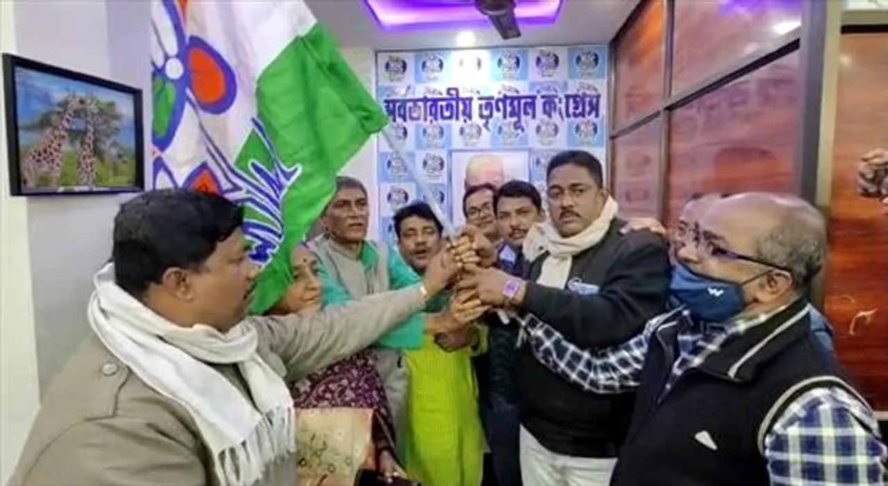 পুর নির্বাচনের আগেই অধিকারী গড়ে বড় ট্যুইস্ট!