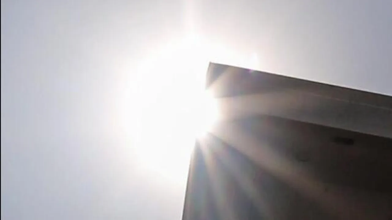 বেকার ছেলেকে রোদে বেঁধে রাখার অপরাধে আটক বাবা