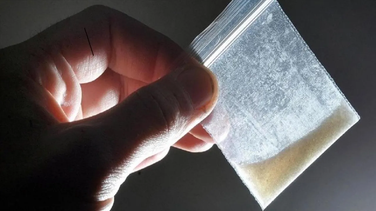 যুবকের কাছ থেকে উদ্ধার ১ লক্ষ মূল্যের 'ম্যাও ম্যাও' ড্রাগ