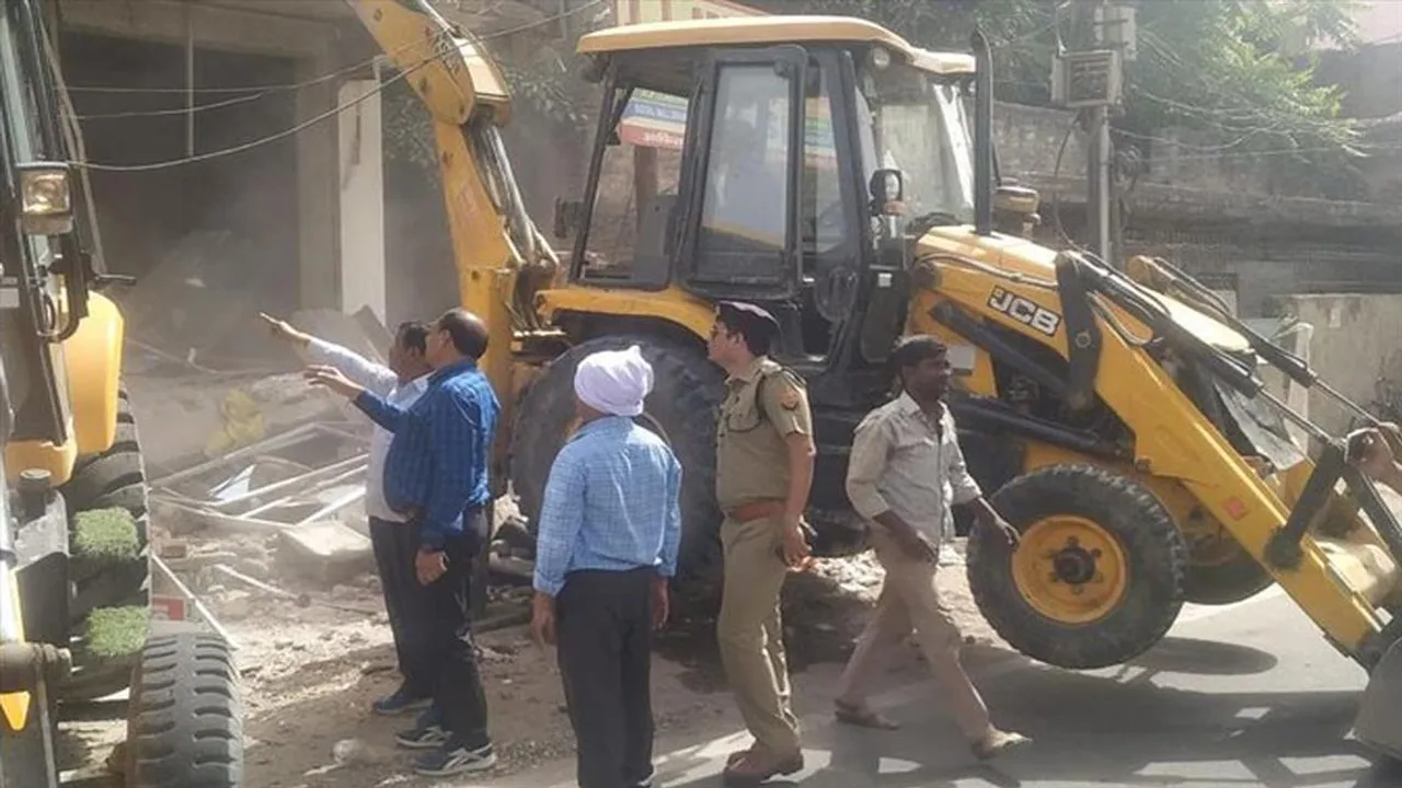 'প্রতি শুক্রবারকে অনুস্মরণ করে শনিবার', টুইটে বুলডোজার সতর্কতা যোগীর মিডিয়া উপদেষ্টার