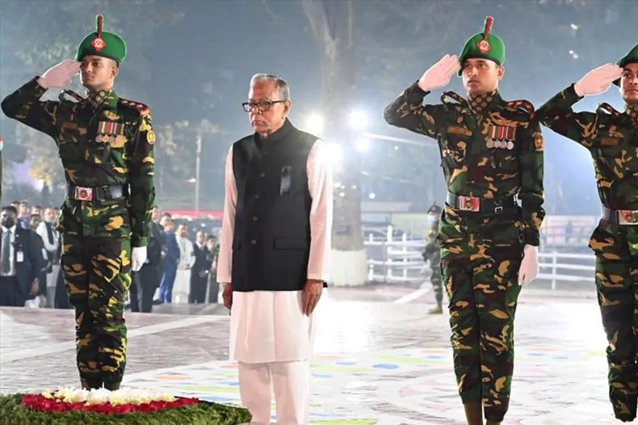 ভাষা দিবসে বাংলাদেশে অগুনতি মানুষের ঢল