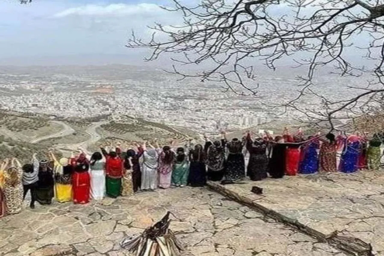 হিজাব বিরোধী বিক্ষোভে যোগ দিলেন রক্ষণশীল প্ৰদেশের নারীরাও