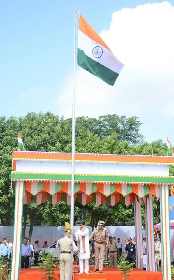 মুখ্যমন্ত্রী হিসেবে আসাম রাইফেলস ময়দানে প্রথম পতাকা উত্তোলনে মানিক সাহা