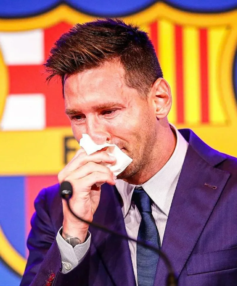 বিদায় বার্সেলোনা! সাংবাদিক বৈঠকে এসে কান্নায় ভেঙে পড়লেন লিওনেল মেসি