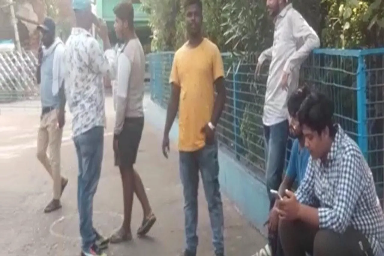 কলেজ চত্বরে ছাত্র পরিষদের গোষ্ঠীর সংঘর্ষ!