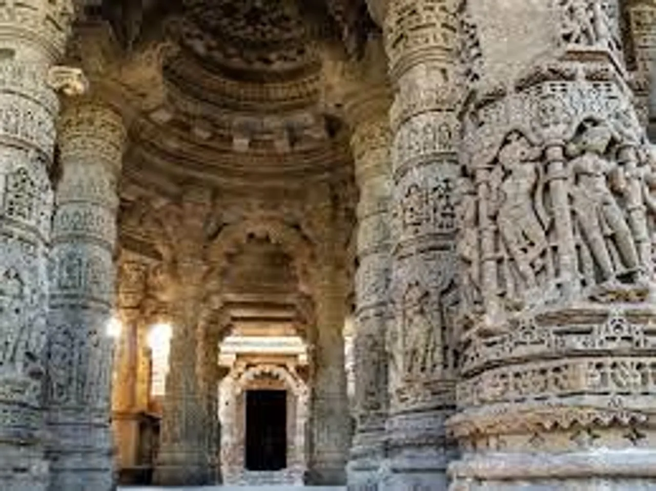 মাটি খুঁড়ে বেড়ল ৪৫০০ বছরের প্রাচীন মিশরীয় সূর্যমন্দির