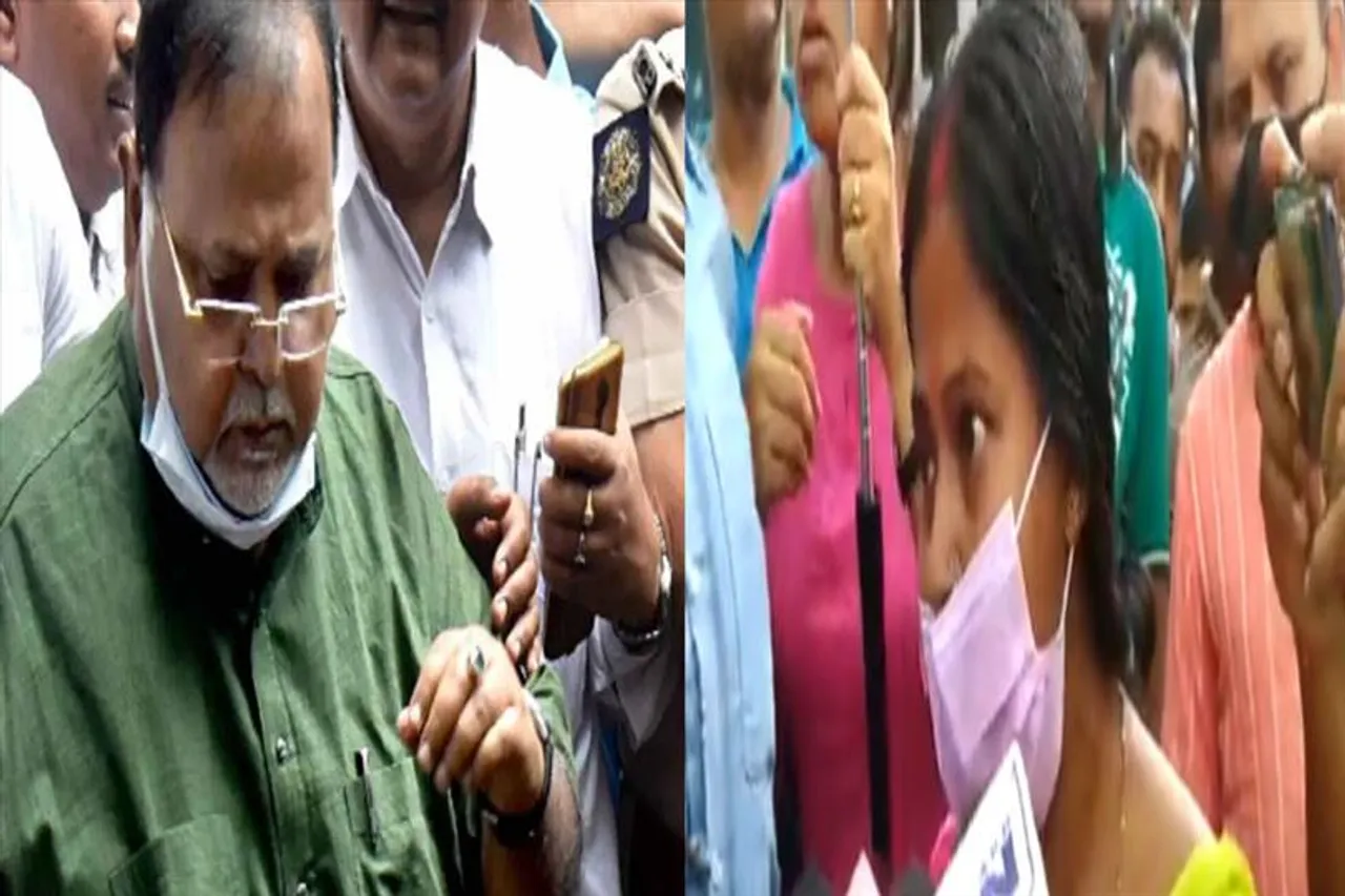 পার্থকে লক্ষ্য করে জুতো ছুড়লেন মহিলা, দেখুন ভিডিও