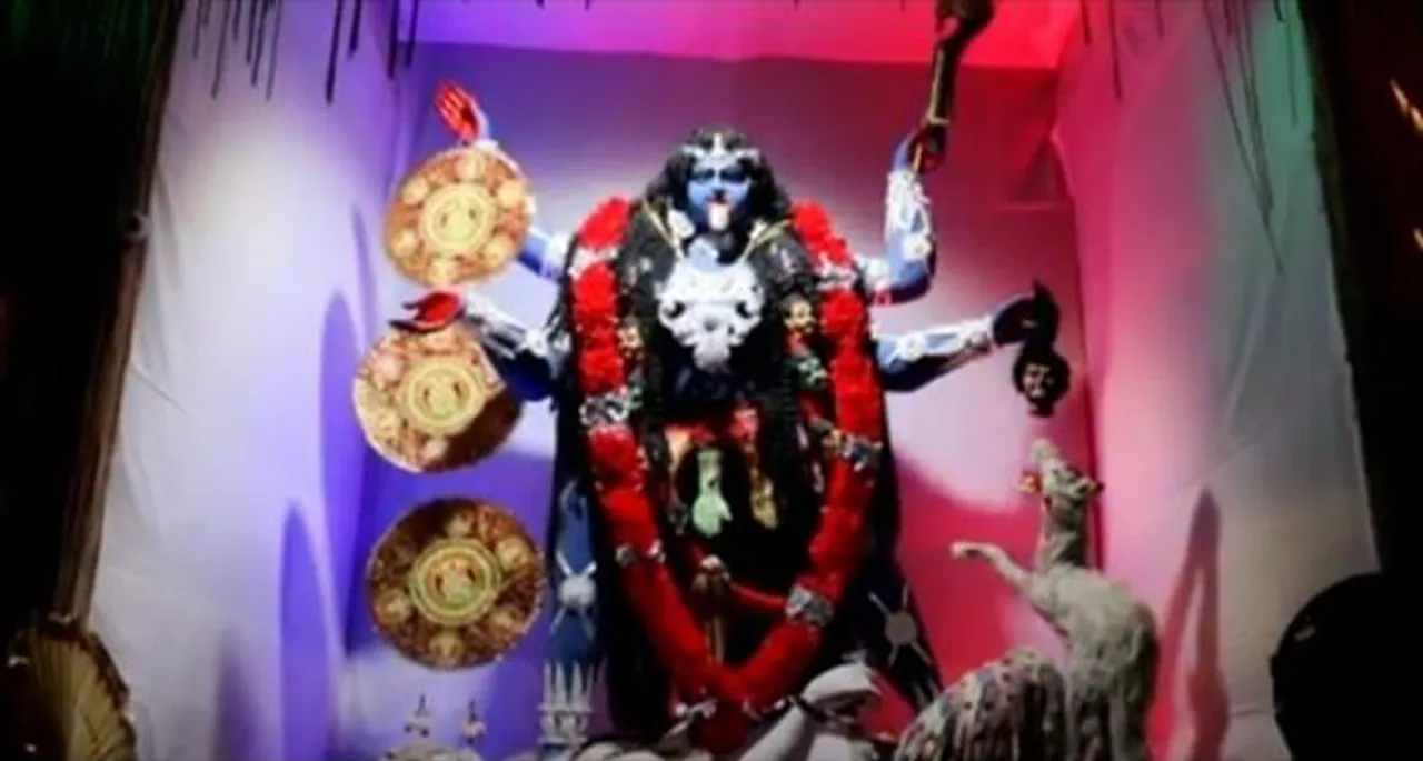 আসানসোলের তরুণ সংঘ-এর কালীপুজো, দেখুন ভিডিও