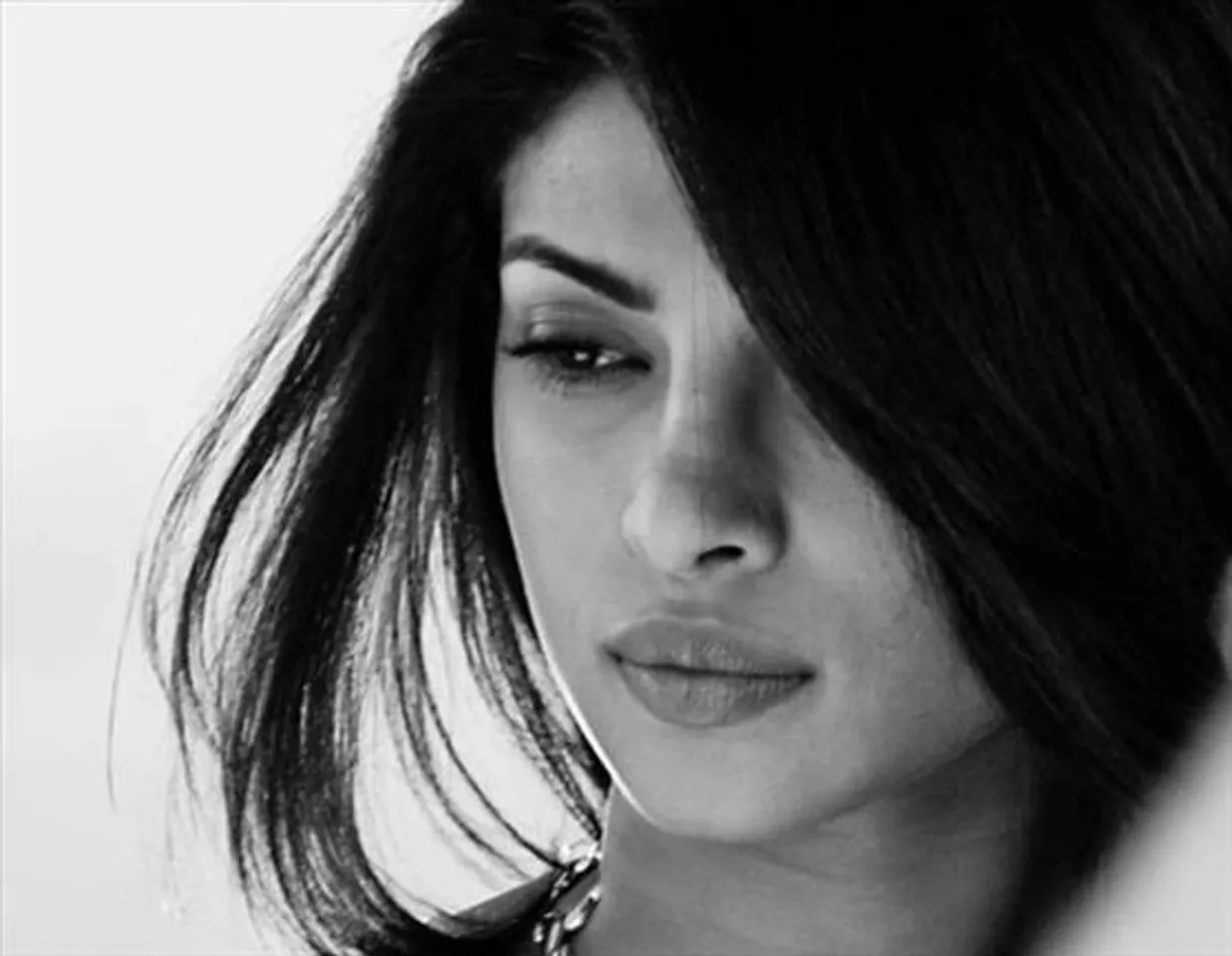 ইউক্রেনের নাগরিকদের সাহায্যের আহ্বান প্রিয়াঙ্কার