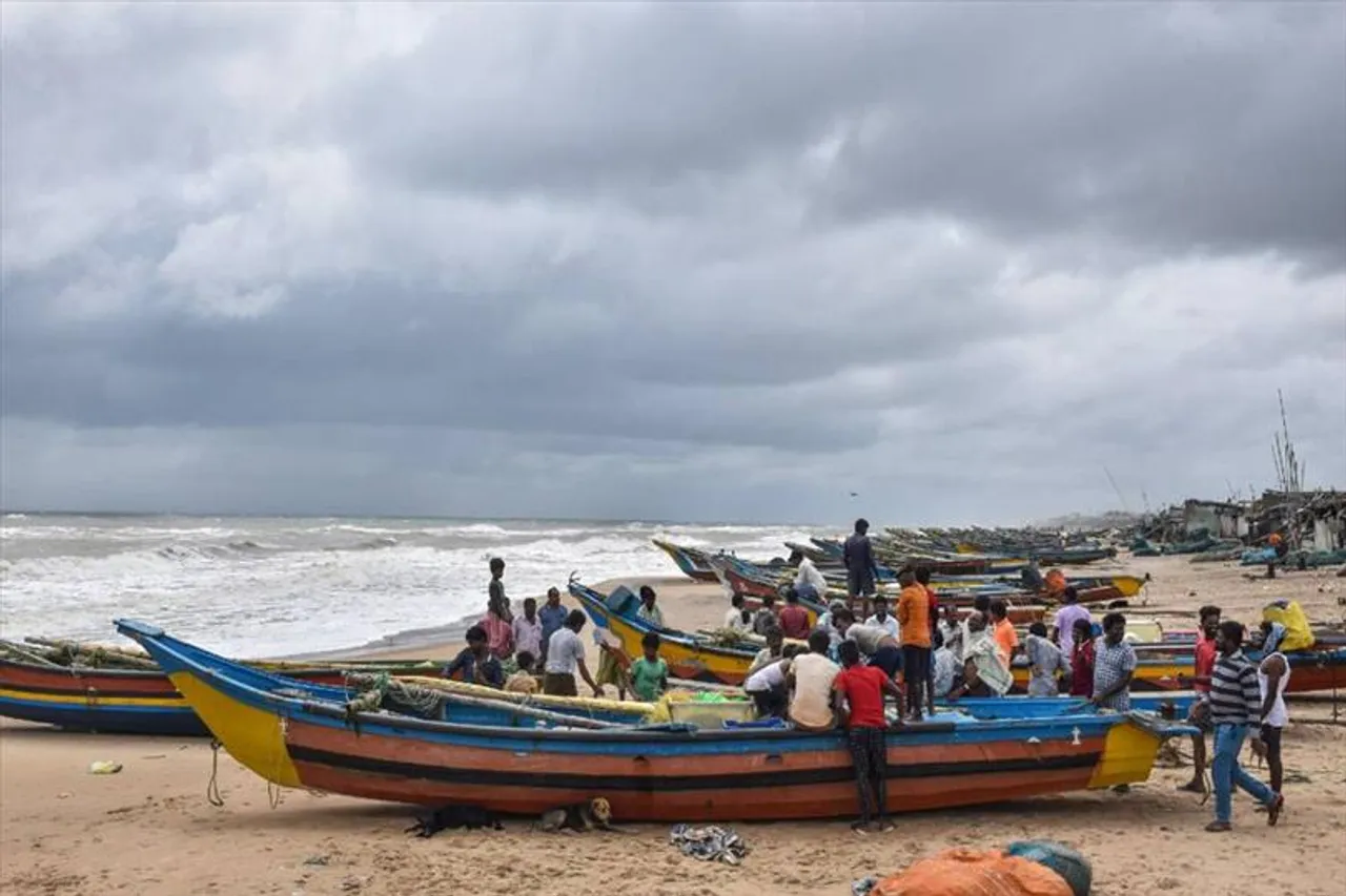 ওড়িশা-অন্ধ্র থেকে কতটা দূরে অশনি?
