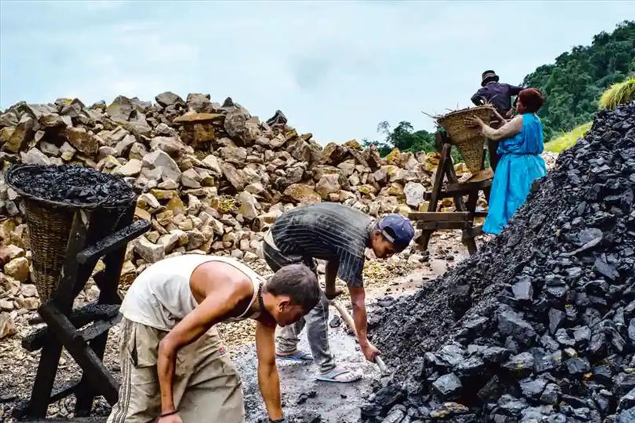 কয়লা কেলেঙ্কারি: একাধিক জায়গায় ইডি-র অভিযান চলছে