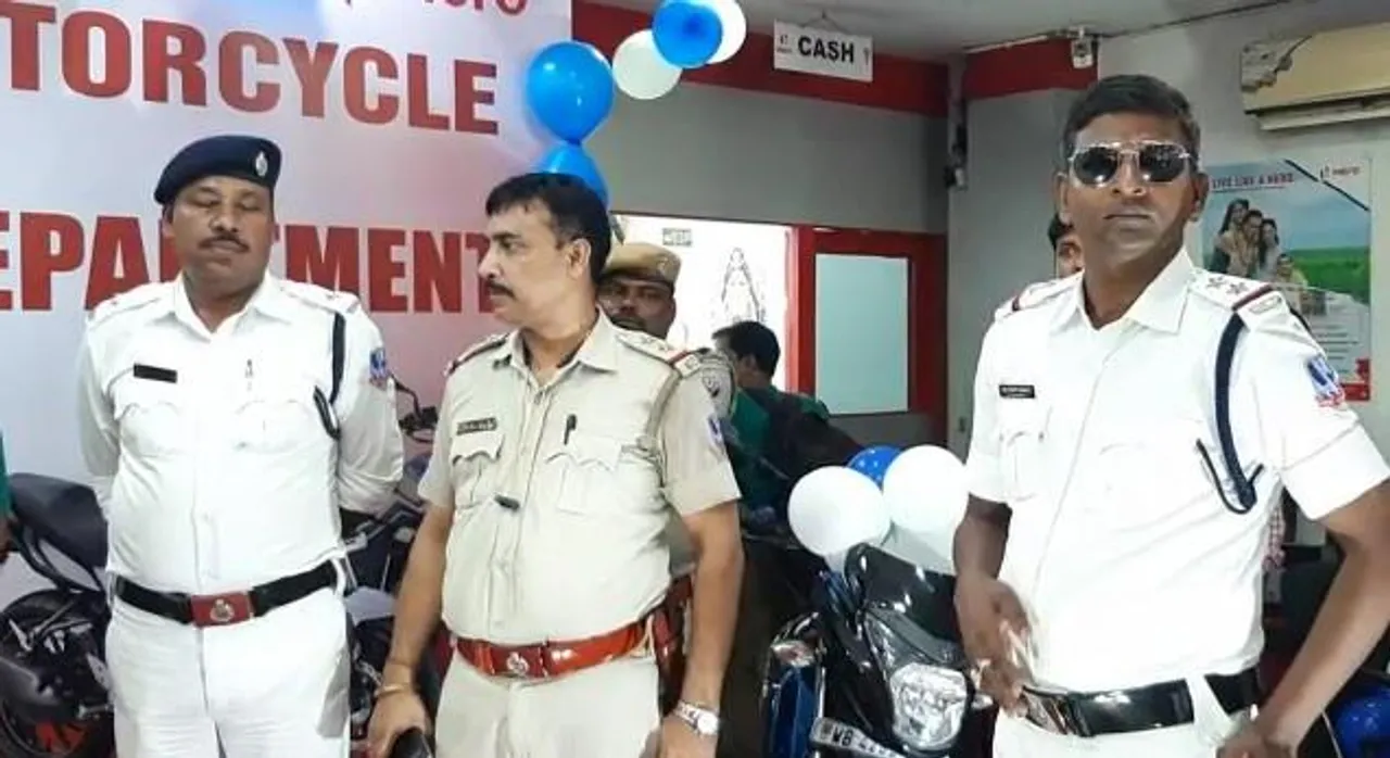 পুলিশের পাশে হিরো মোটর সাইকেল কোম্পানি, তুলে দেওয়া হল ৫৬ টি বাইক