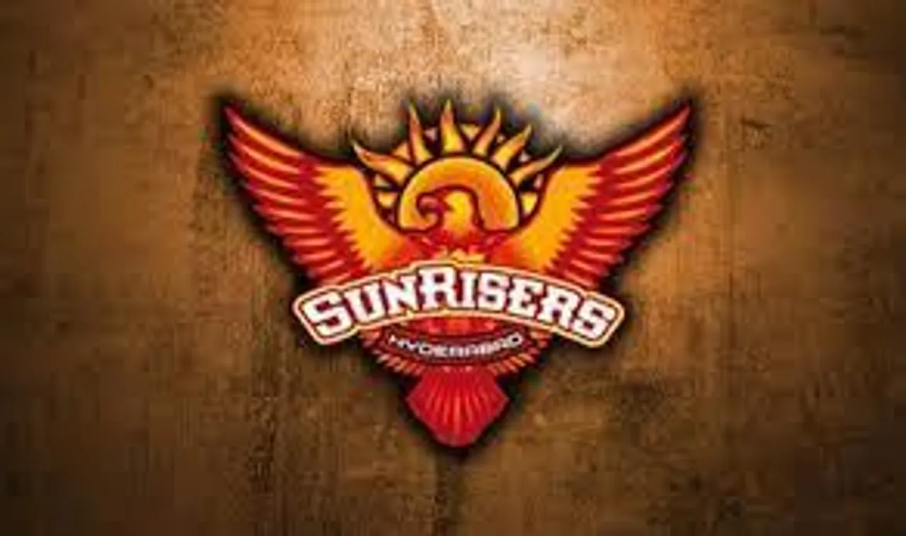 প্যাভিলিয়নের পথে অভিষেক-ত্রিপাঠি