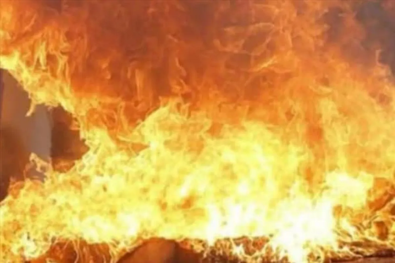 সিলিন্ডার বিস্ফোরণে জখম ২ শিশু