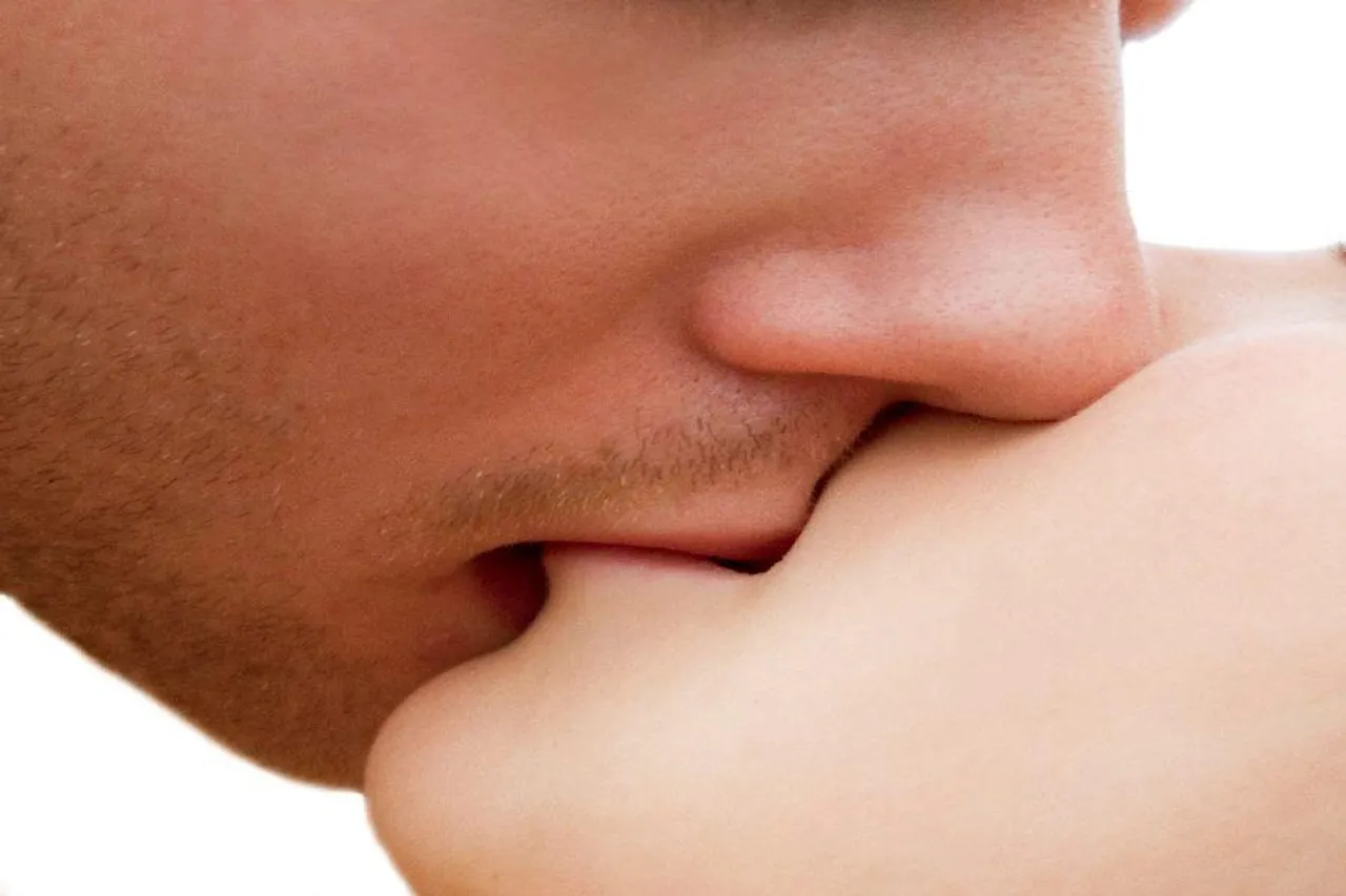 এইভাবে চুম্বন করুন