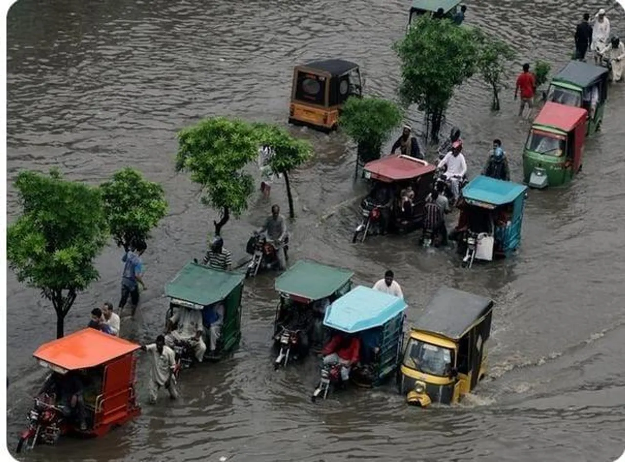 ২০ বছরের মধ্যে সবচেয়ে ভারী বৃষ্টিপাত লাহোরে