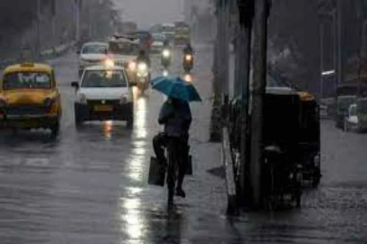 কলকাতায় বজ্রবিদ্যুৎ সহ বৃষ্টির সম্ভাবনা, জানুন কখন