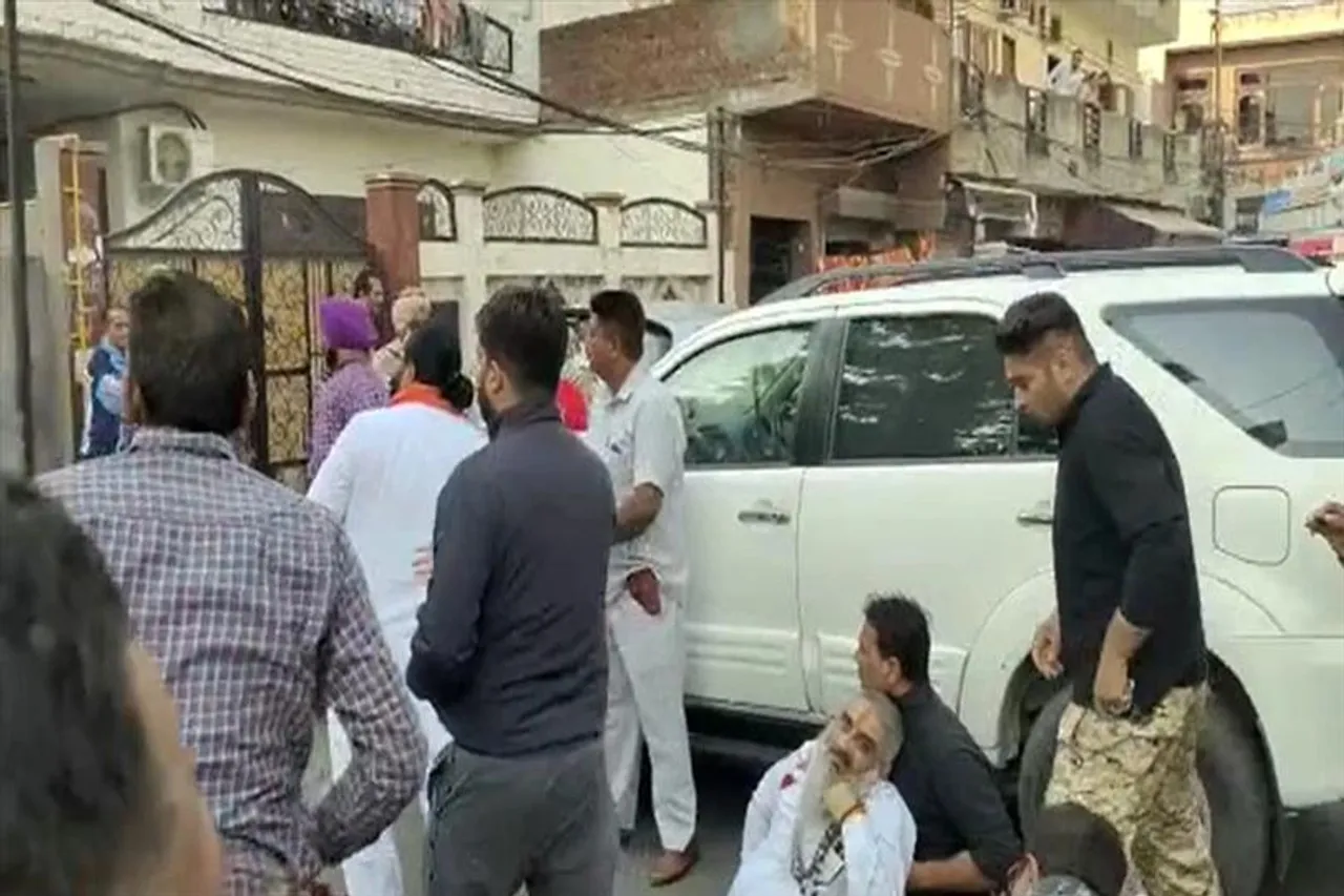 গুলিবিদ্ধ হয়ে নিহত শিবসেনা নেতা