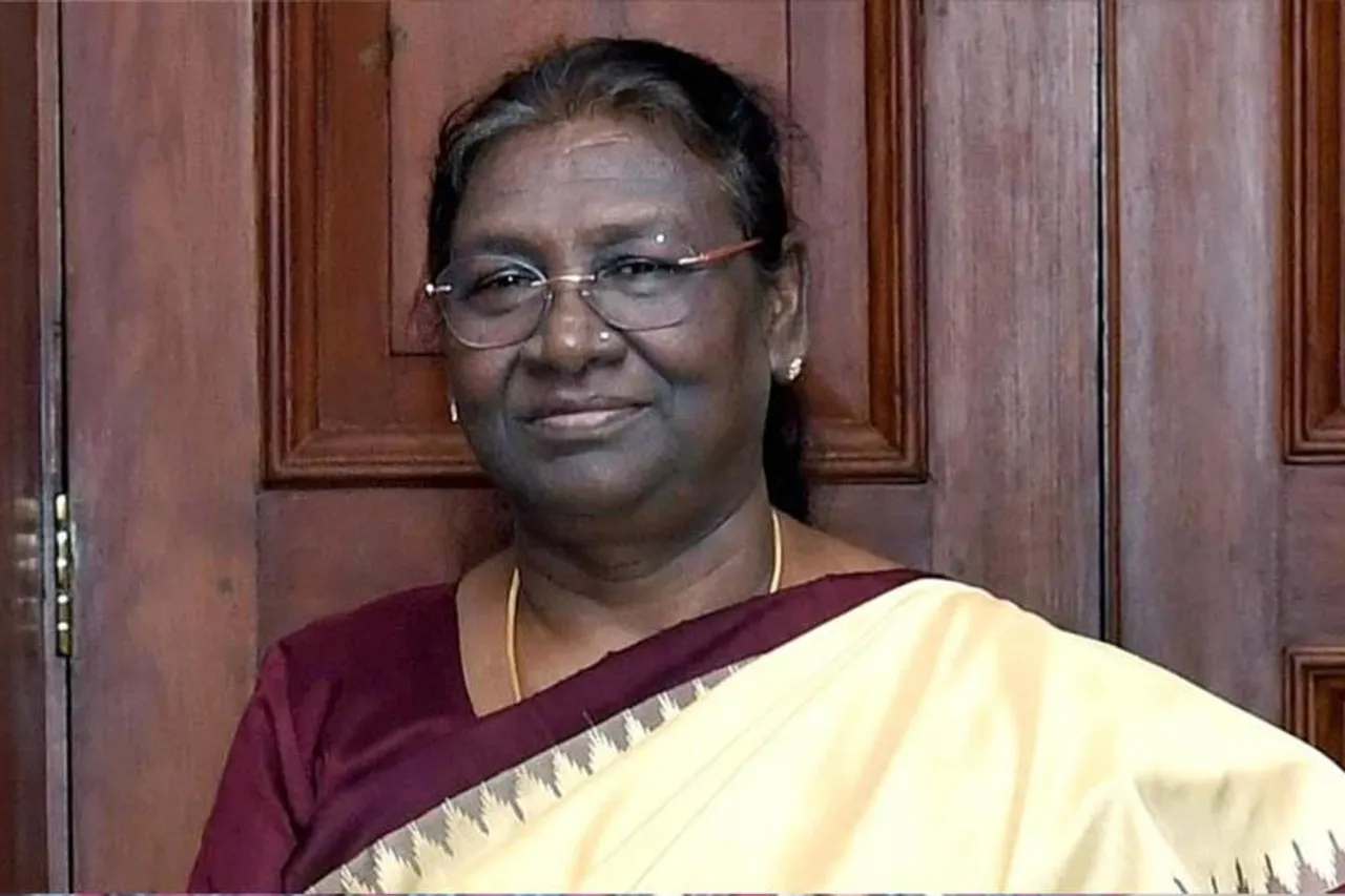 তিনজনকে জীবন রক্ষা পদক প্রদান করলেন রাষ্ট্রপতি মুর্মু