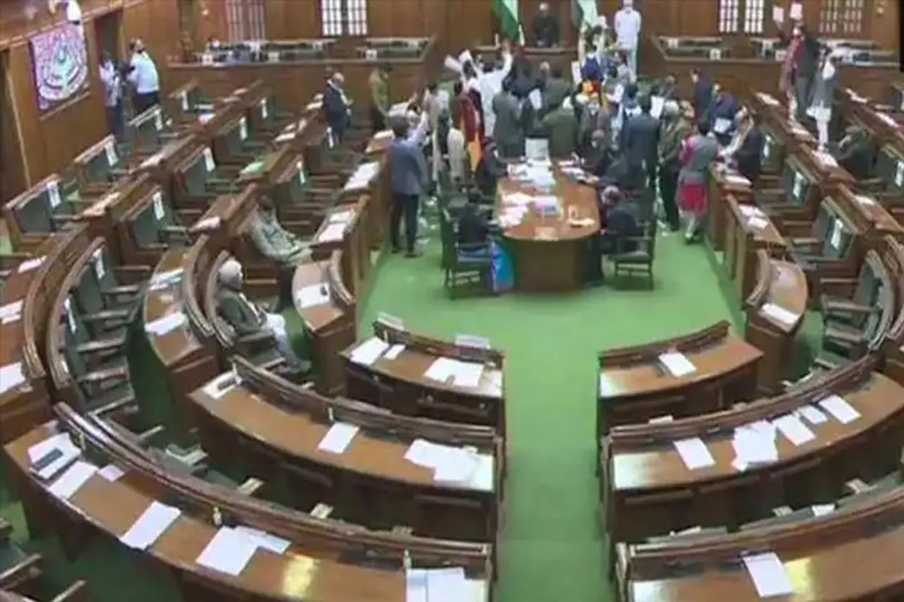 বিজেপি বিধায়কদের মার্শাল আউট করলেন ডেপুটি স্পিকার