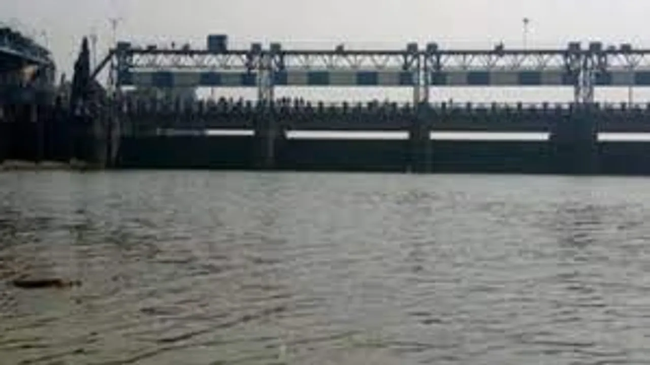 দুর্গাপুর ব্যারেজে ভেসে এল মহিলার পচাগলা দেহ