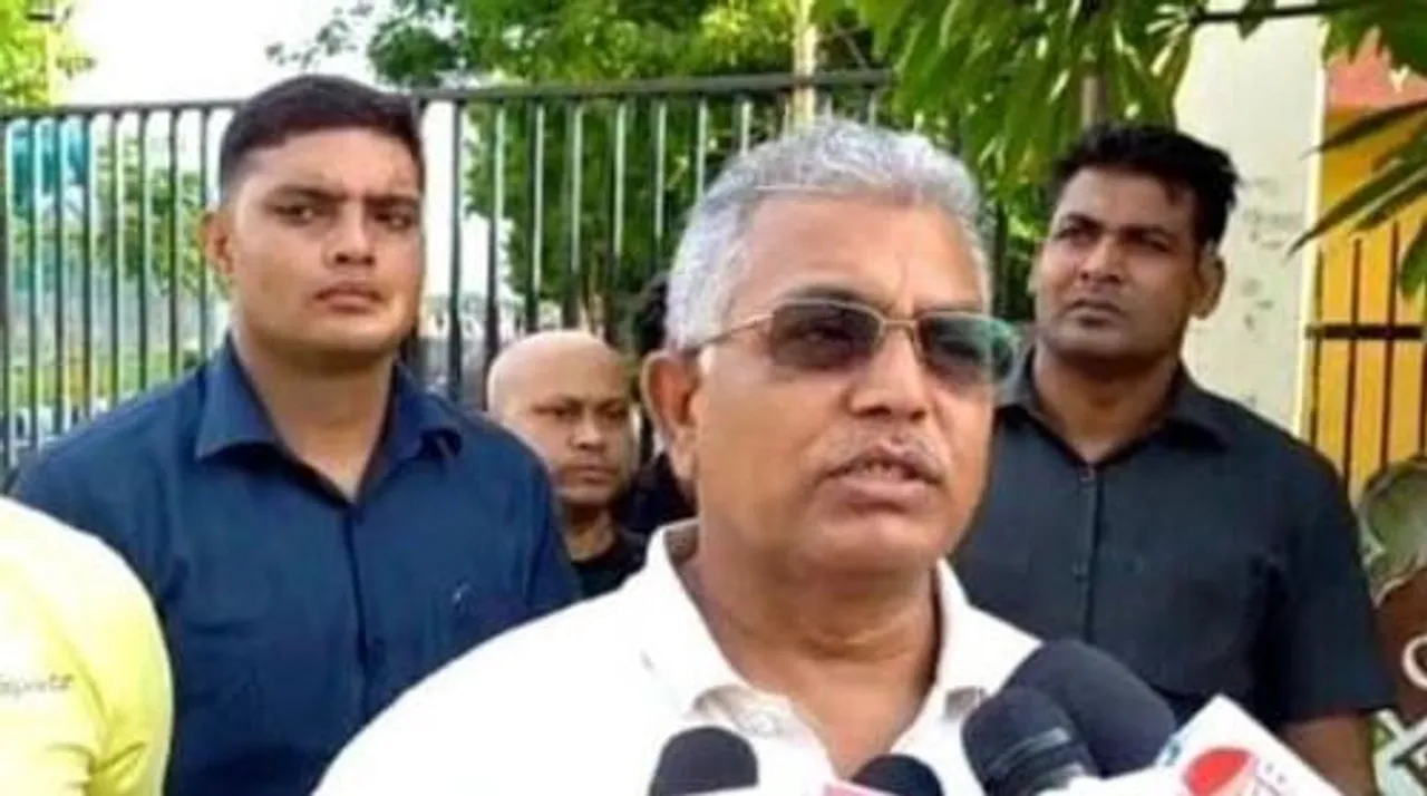 ‘‌মানুষকে বোকা বানানোর নতুন ফান্ডা’‌, অভিষেকের পোস্টারে কটাক্ষ দিলীপের