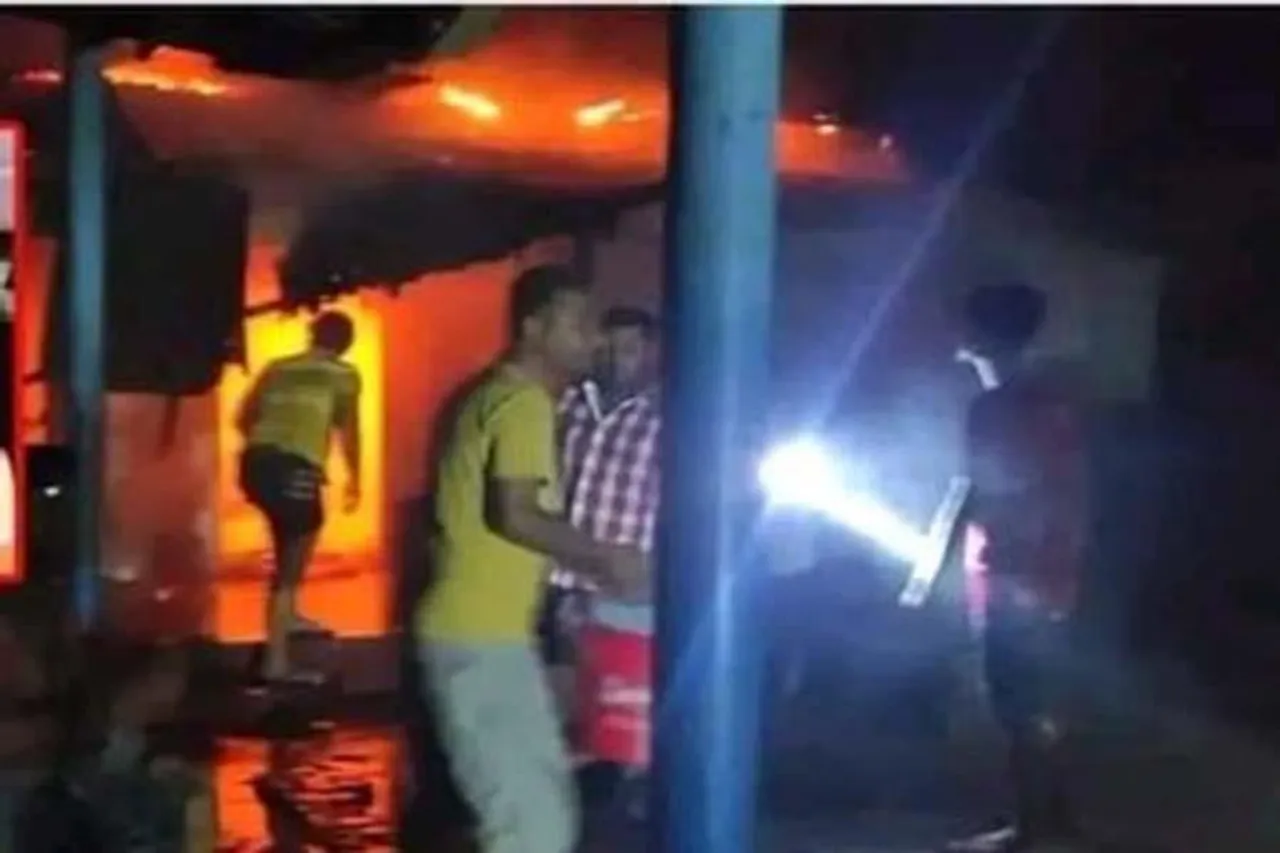 ফেসবুক পোস্ট, বাংলাদেশে জ্বলল হিন্দু পরিবারের বাড়ি