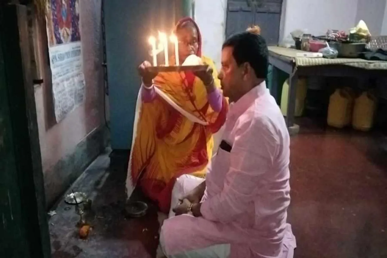 ডেবরায় ভাই ফোঁটা নিলেন কর্মাধ্যক্ষ নির্মল ঘোষ