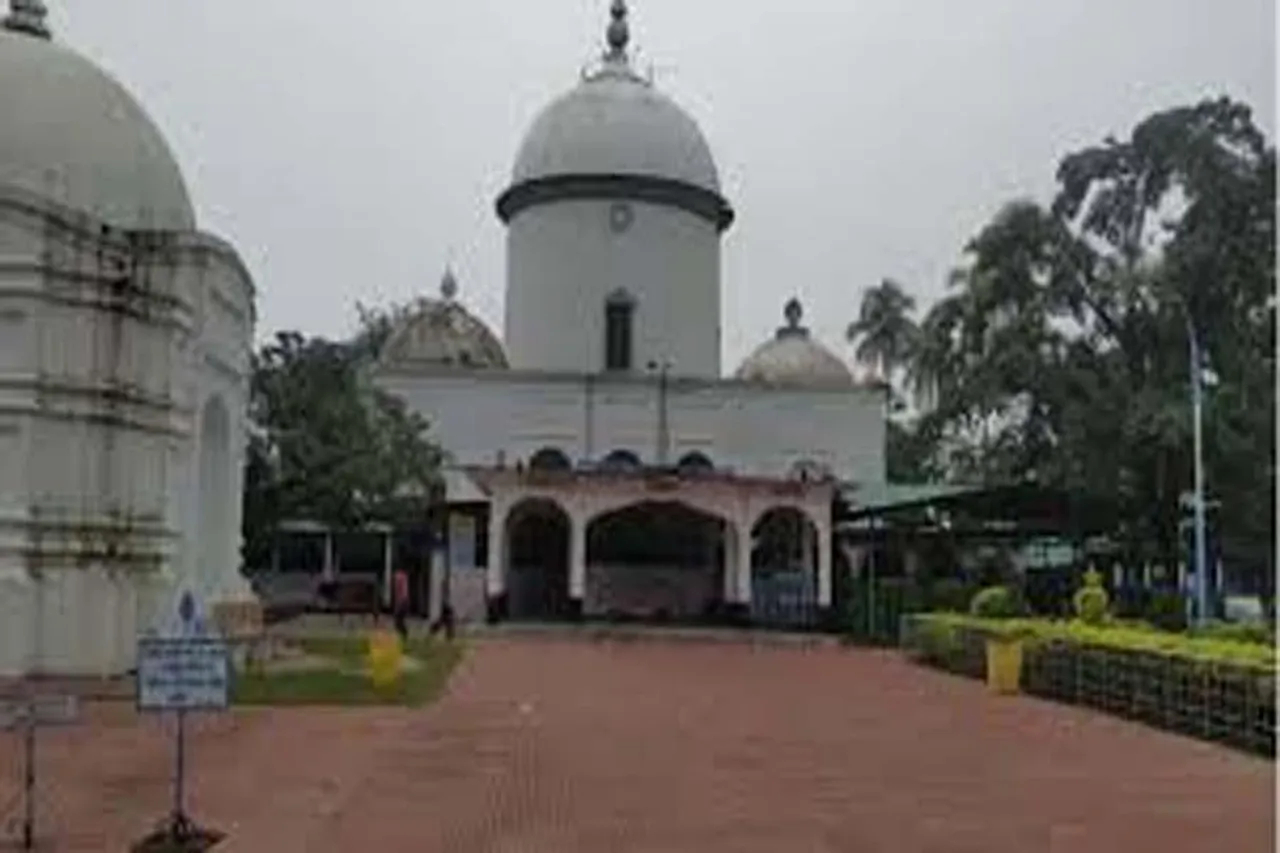 জলপাইগুড়ির জল্পেশ মন্দিরের গর্ভগৃহে পুণ্যার্থীদের প্রবেশ নিষিদ্ধ করা হল