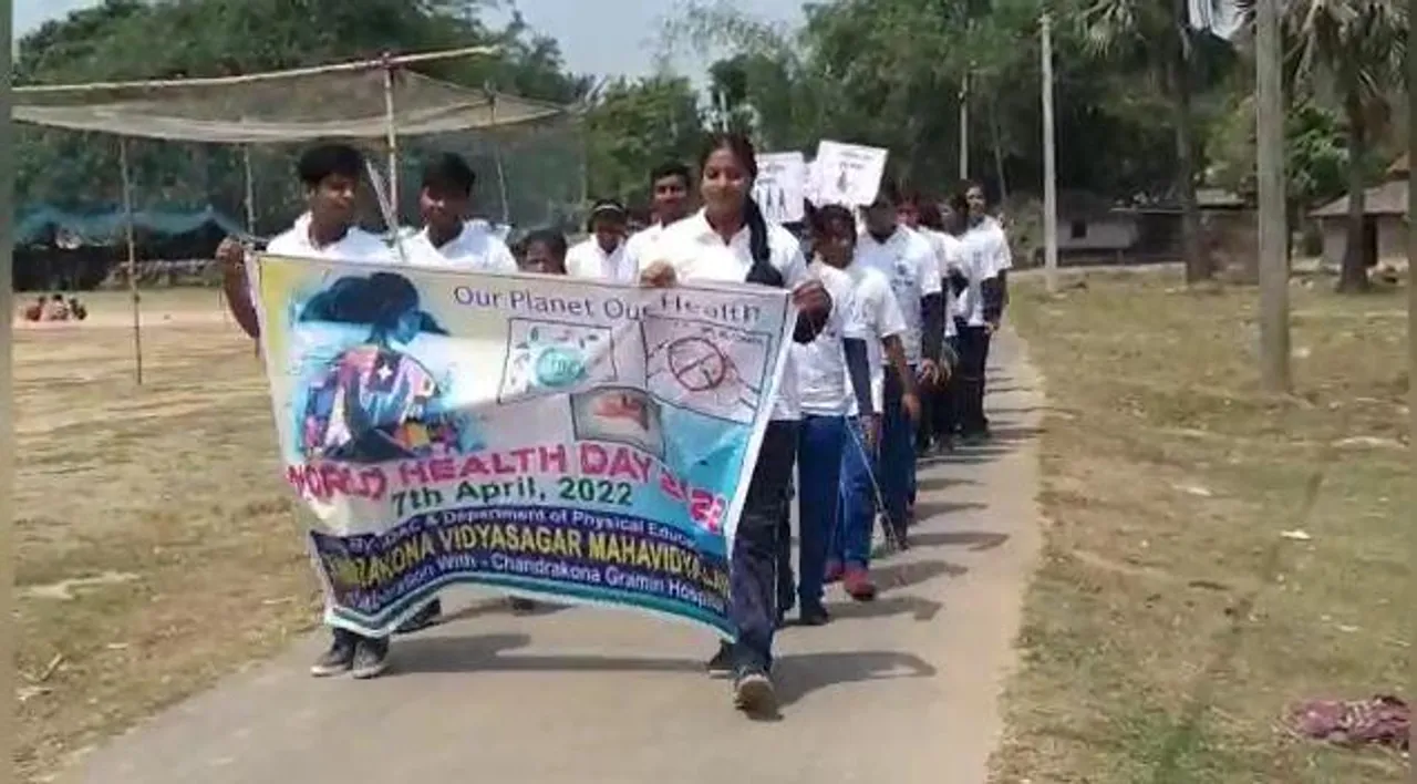 "স্বাস্থ্যই সম্পদ" বার্তা নিয়ে দুয়ারে পড়ুয়ারা