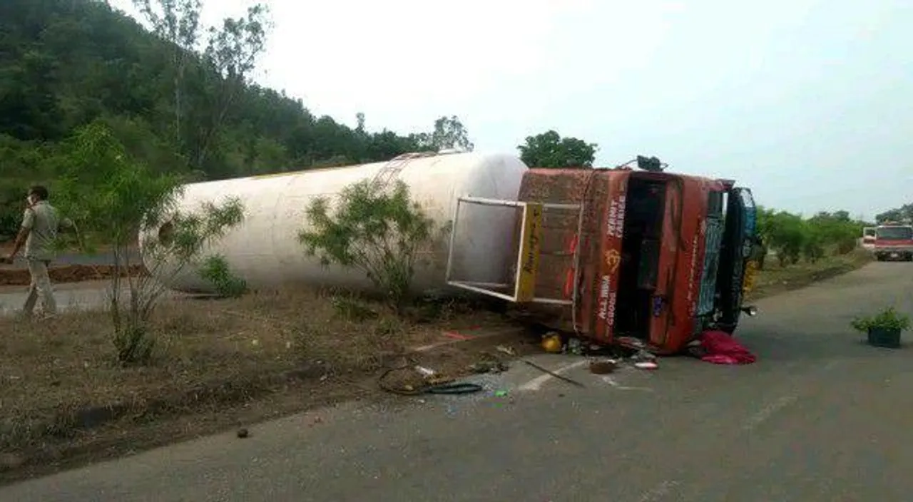 জাতীয় সড়কে ভয়াবহ দুর্ঘটনা