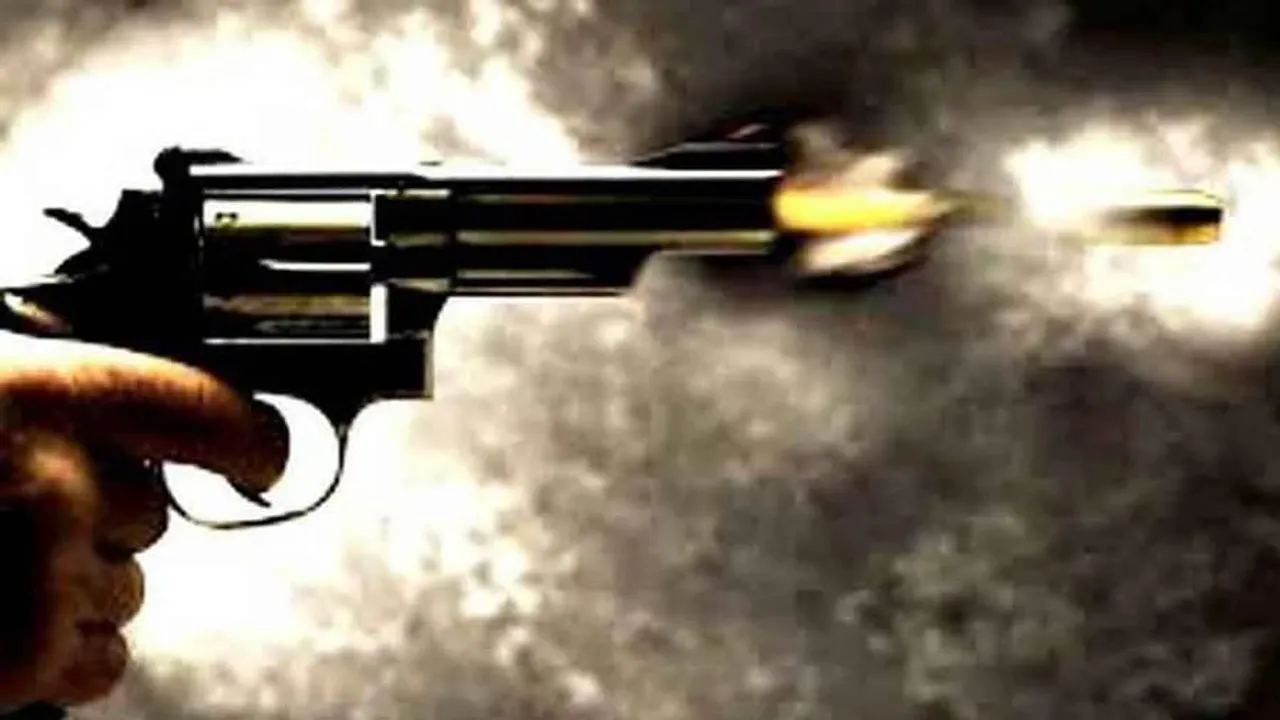 পুলিশকে লক্ষ্য করে গুলি মাদক কারবারির!