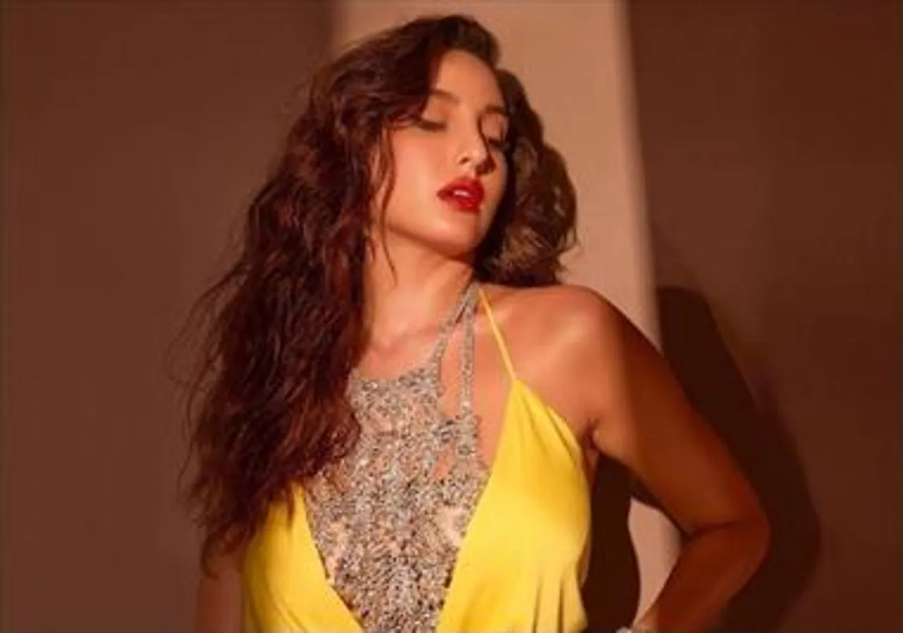 নোরার এই পোশাকের দাম শুনলে আপনার চোখ কপালে উঠবে