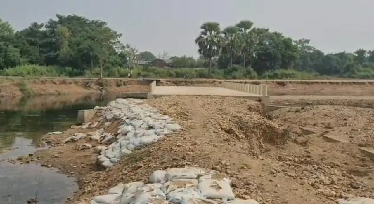 ঝাড়গ্রামের সাথে বাঁকুড়ার যোগাযোগ বিচ্ছিন্ন