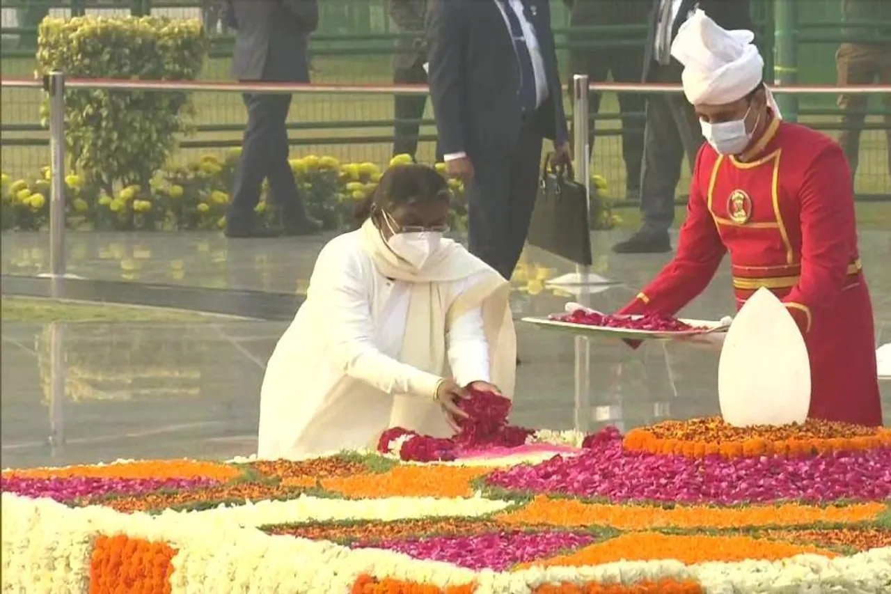 অটল বিহারী বাজপেয়ীর জন্মবার্ষিকীতে পুষ্পস্তবক অর্পণ রাষ্ট্রপতি, উপরাষ্ট্রপতি ও প্রধানমন্ত্রীর