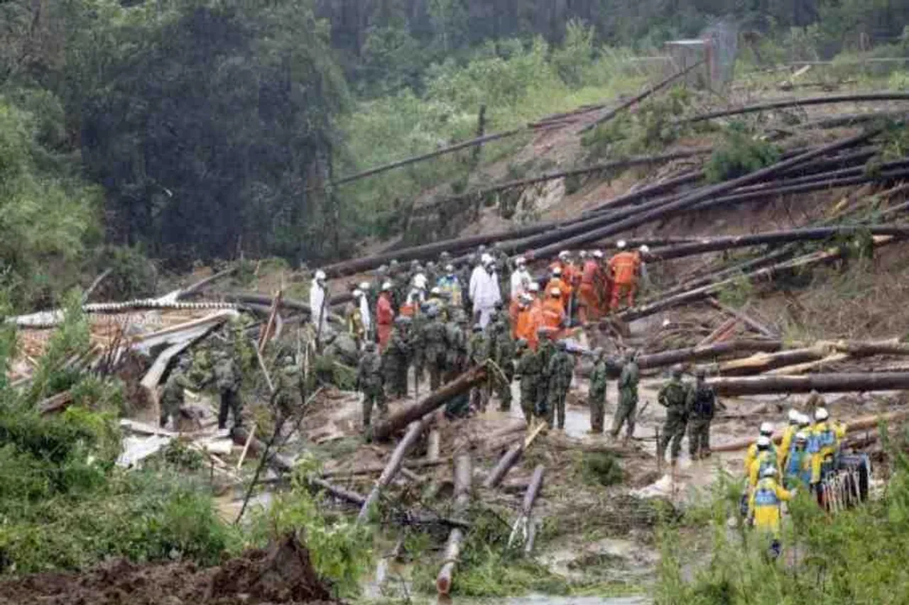 জাপানে আঘাত হানলো ভয়াবহ টাইফুন, মৃত একাধিক