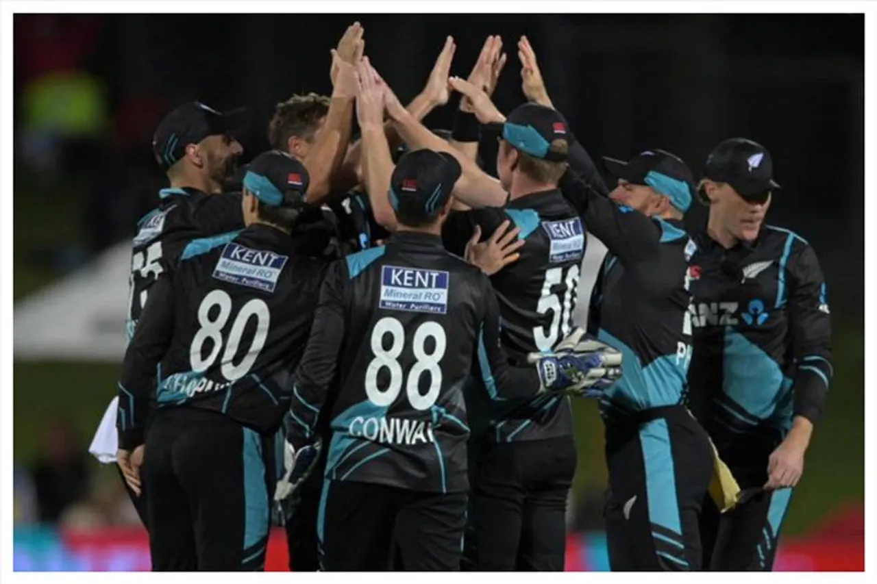 পরপর তিনটি উইকেট হারাল ভারত