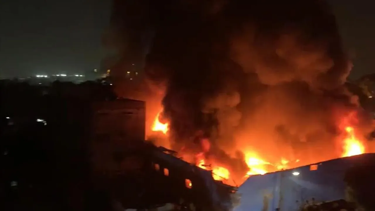 বিজেপি নেতার বাড়িতে আগুন, কাঠগড়ায় শাসকদল