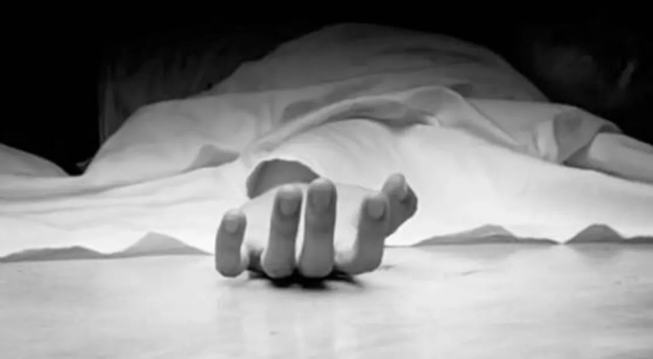 মর্মান্তিক! জানলা দিয়ে গলায় লোহার রড ঢুকে চলন্ত ট্রেনে মৃত যাত্রী